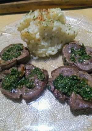 Una foto de Riñón provenzal a la plancheta con arroz blanco