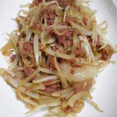 A picture of Easy Corned Beef Stir-Fry with Onions and Bean Sprouts.