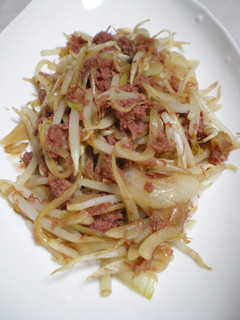 A picture of Easy Corned Beef Stir-Fry with Onions and Bean Sprouts.