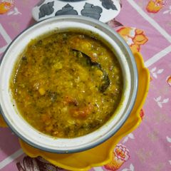 A picture of Tarka Chana dal.