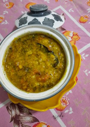 A picture of Tarka Chana dal.