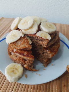 Una foto de Panqueques de avena con banana