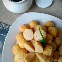 A picture of Pempek adaan.