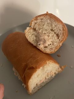 صورة لوصفة ساندويتش تونه باسهل طريقة 🐡🥖
