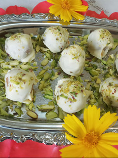 A picture of Leftover Kalakand Chocolate Balls.