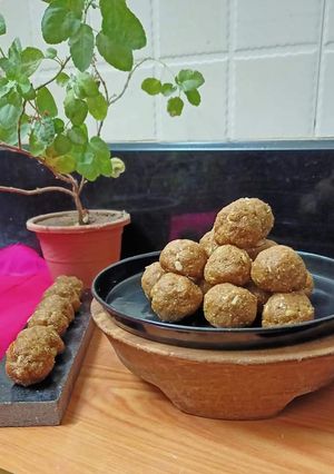 મેથી ના લાડુ (Methi Ladoo Recipe In Gujarati) રેસીપી મુખ્ય ફોટો