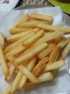फ्रेंच फ्राईज (French fries recipe in marathi) रेसिपी चे मुख्य फोटो 