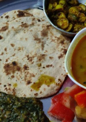 A picture of #cook pad india#jowar pulka roti,Dal,Kutra saag,kundru,pickle.