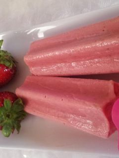 草莓水果冰棒 的食譜成品照片