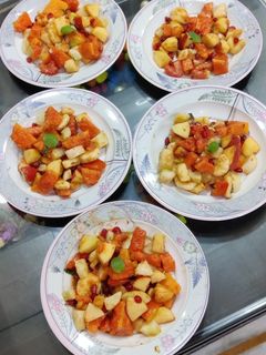 मसालेदार फ्रूट सलाद चाट (Masaledar Fruit salad chaat recipe in hindi) रेसिपी मुख्य फोटो