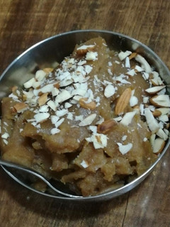 गेहूं के आटे का हलवा (Gehun ke aate ka halwa recipe in Hindi) रेसिपी मुख्य फोटो