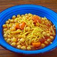 Fideos con garbanzos y zanahoria