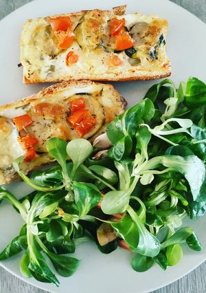 Une photo de Tartines légumes et mozzarella