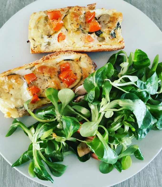 Une photo de Tartines légumes et mozzarella