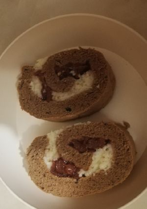 Meggyes pudingos tekercs recept fotója