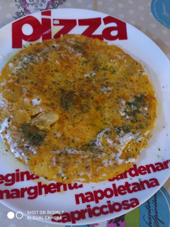 Una foto de Tortilla con patata y atún con queso