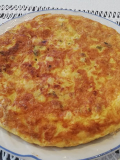 Una foto de Tortilla de patata y calabacín