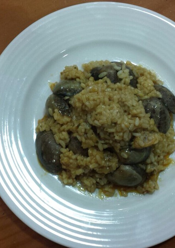 Una foto de Almejas con arroz