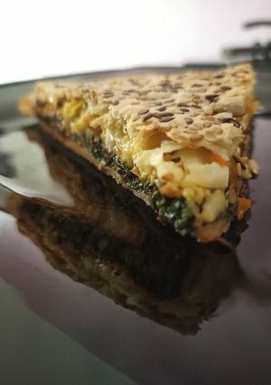 Una foto de Tarta con hojas de remolacha