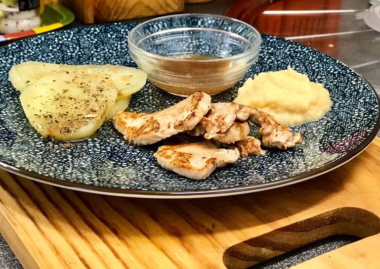 Solomillo de pavo con compota de manzana 🍏 y patatas panaderas