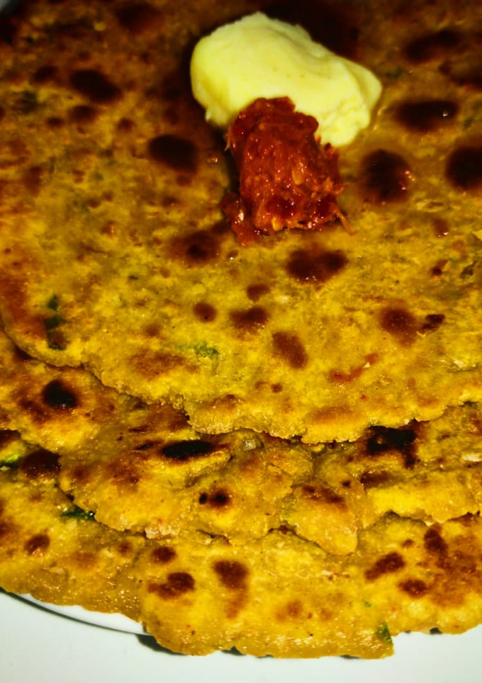 बेसन और प्याज़ के पराठे (besan aur pyaz ke parathe recipe in Hindi) रेसिपी मुख्य फोटो
