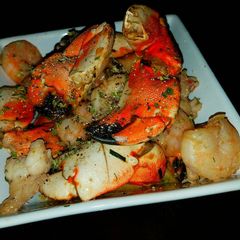 A picture of Mike's 10 Minute Garlic Crab Lobster & Shrimp Marisco.