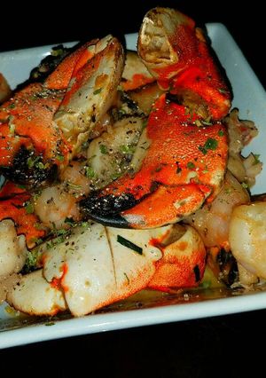 A picture of Mike's 10 Minute Garlic Crab Lobster & Shrimp Marisco.