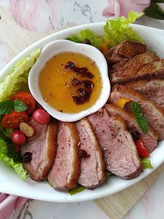 香煎鴨胸佐甜柚醋醬♪ 鴨胸開蓋煎法+甜口沾醬 的食譜成品照片