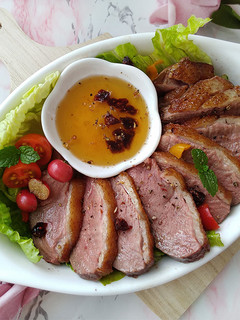 香煎鴨胸佐甜柚醋醬♪ 鴨胸開蓋煎法+甜口沾醬 的食譜成品照片
