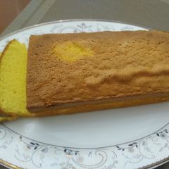A picture of Plain vanilla cake.
