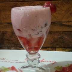 A picture of Strawberry 🍓 Milk shake.