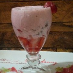 A picture of Strawberry 🍓 Milk shake.