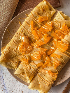 Una foto de Crepes sin gluten rellenas de caqui