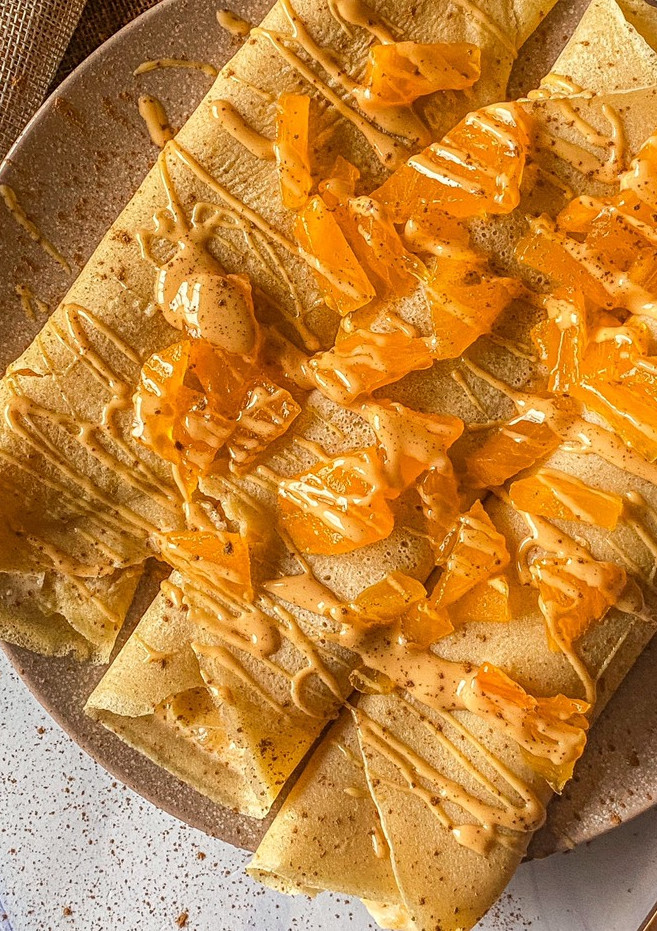 Una foto de Crepes sin gluten rellenas de caqui