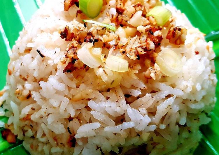 How to Make Perfect Burnt Garlic Jasmine Rice