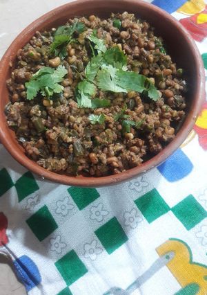 A picture of Qeema phaliyan(Rawan phali) ya beans with mutton qeema.