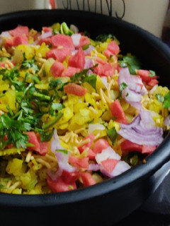 वेजिटेबल पोहा (vegetable poha recipe in Hindi) रेसिपी मुख्य फोटो
