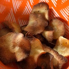 A picture of Air fryer parsnip crisps/chips.