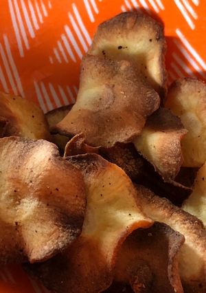 A picture of Air fryer parsnip crisps/chips.