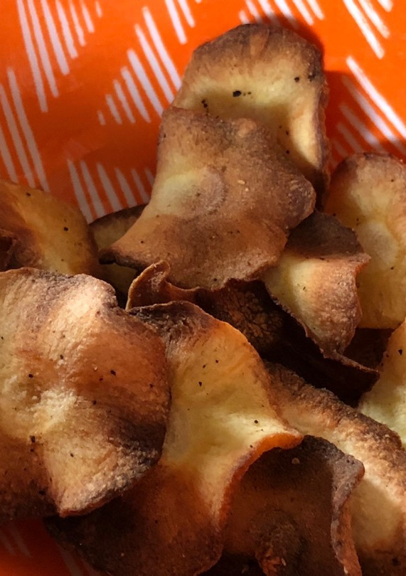 A picture of Air fryer parsnip crisps/chips.