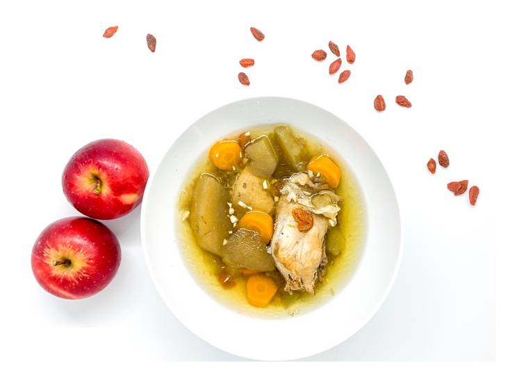 Rahasia Menyiapkan Chicken &amp; Apple Soup Enak dan Antiribet