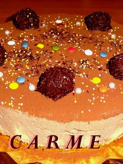 Una foto de Tarta de trufa rellena con trufas