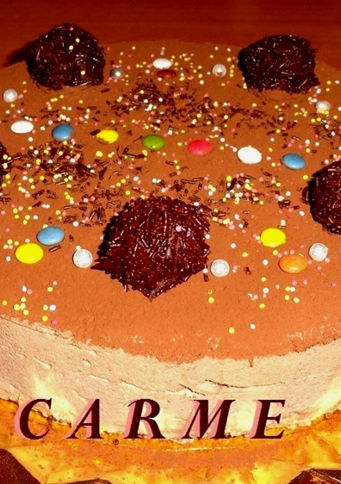 Una foto de Tarta de trufa rellena con trufas
