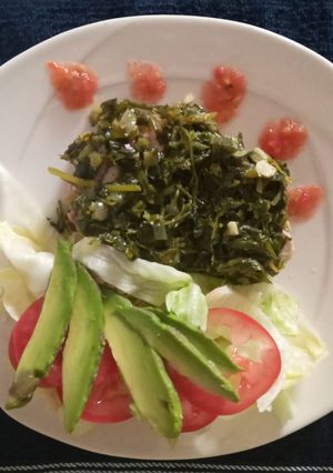 Una foto de Lomo de res al pesto con salsa chimichurri
