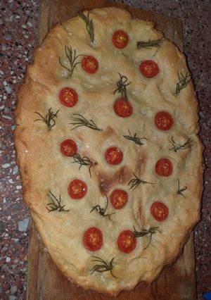 Una foto de Focaccia de tomate y romero