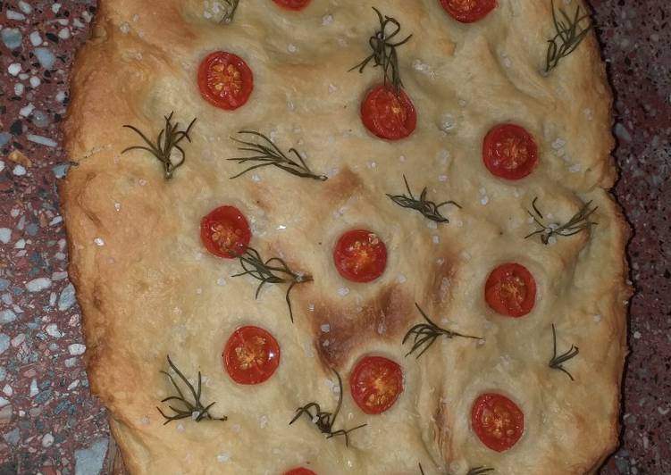 Focaccia de tomate y romero