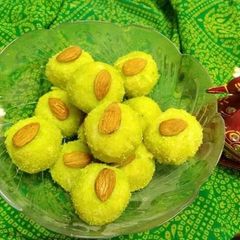 A picture of Nariyal laddoo.