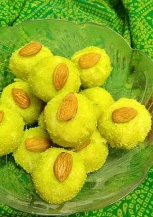A picture of Nariyal laddoo.