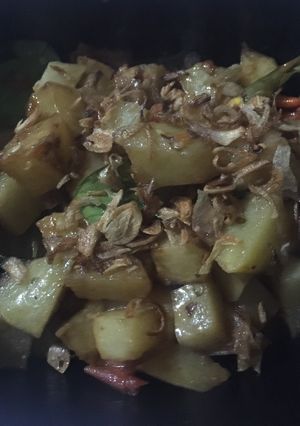 Foto resep Oseng kentang telor ceplok