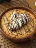 Cookie Gigante Rellena de Nutella con Helado de Stracciatella en Airfryer